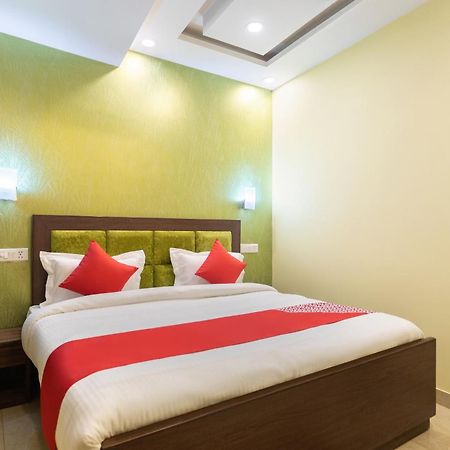 OYO 29932 Hotel R S Plaza New Delhi Exterior foto