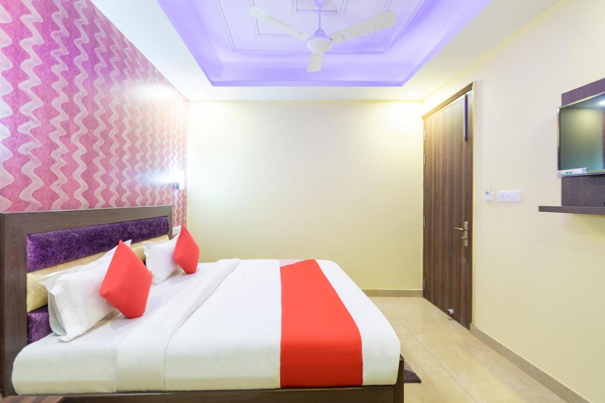 OYO 29932 Hotel R S Plaza New Delhi Exterior foto
