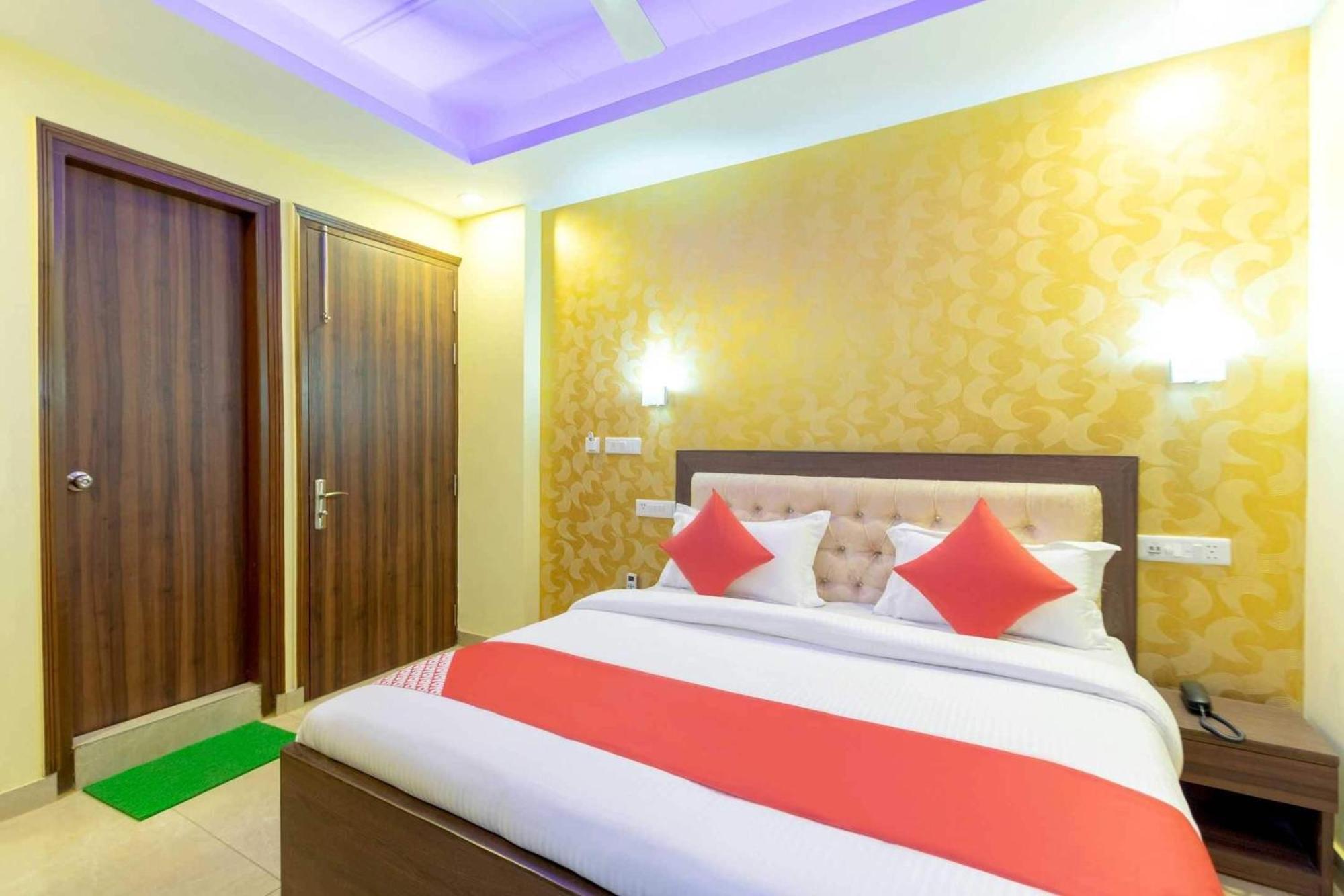 OYO 29932 Hotel R S Plaza New Delhi Exterior foto