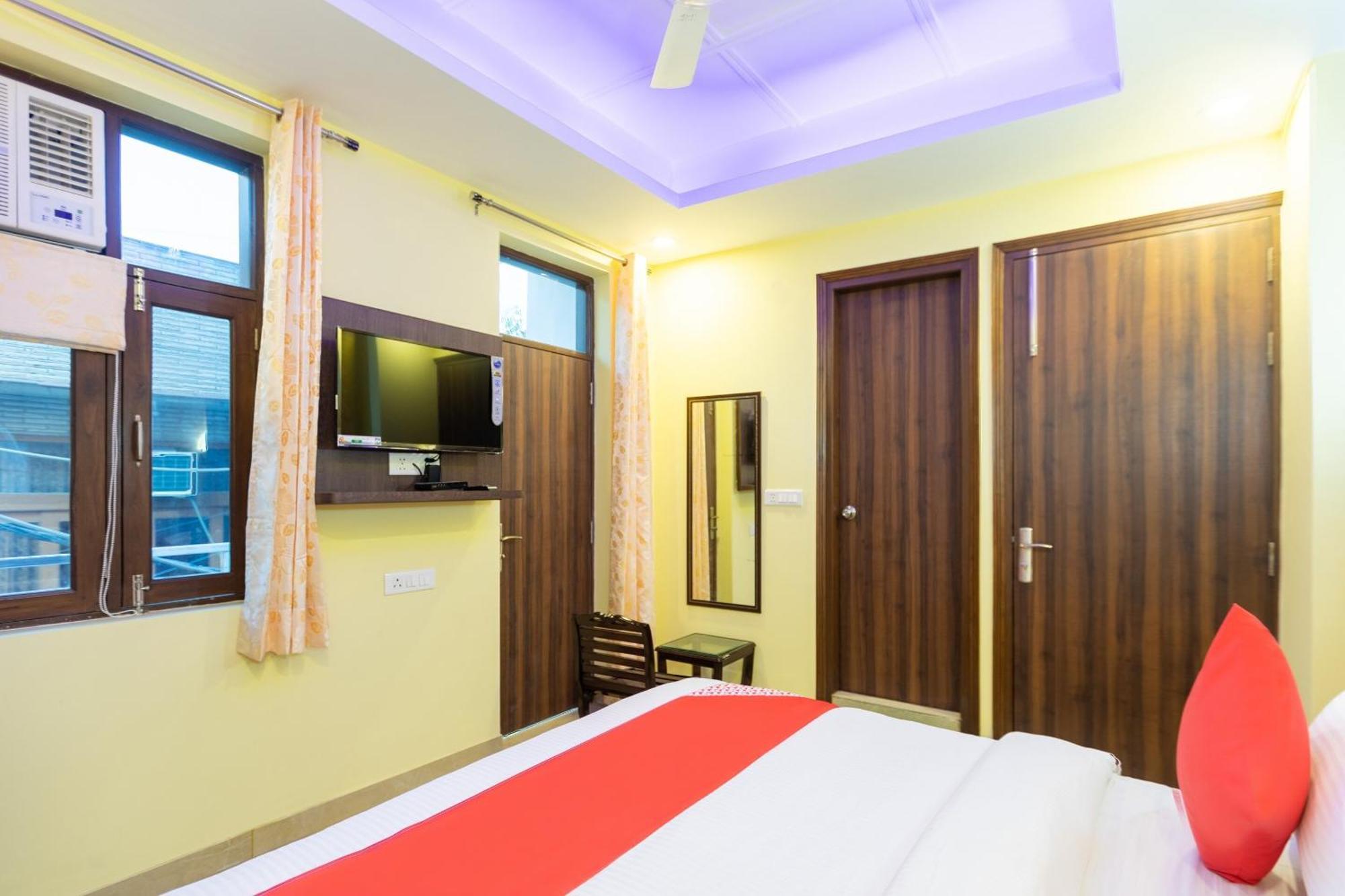 OYO 29932 Hotel R S Plaza New Delhi Exterior foto