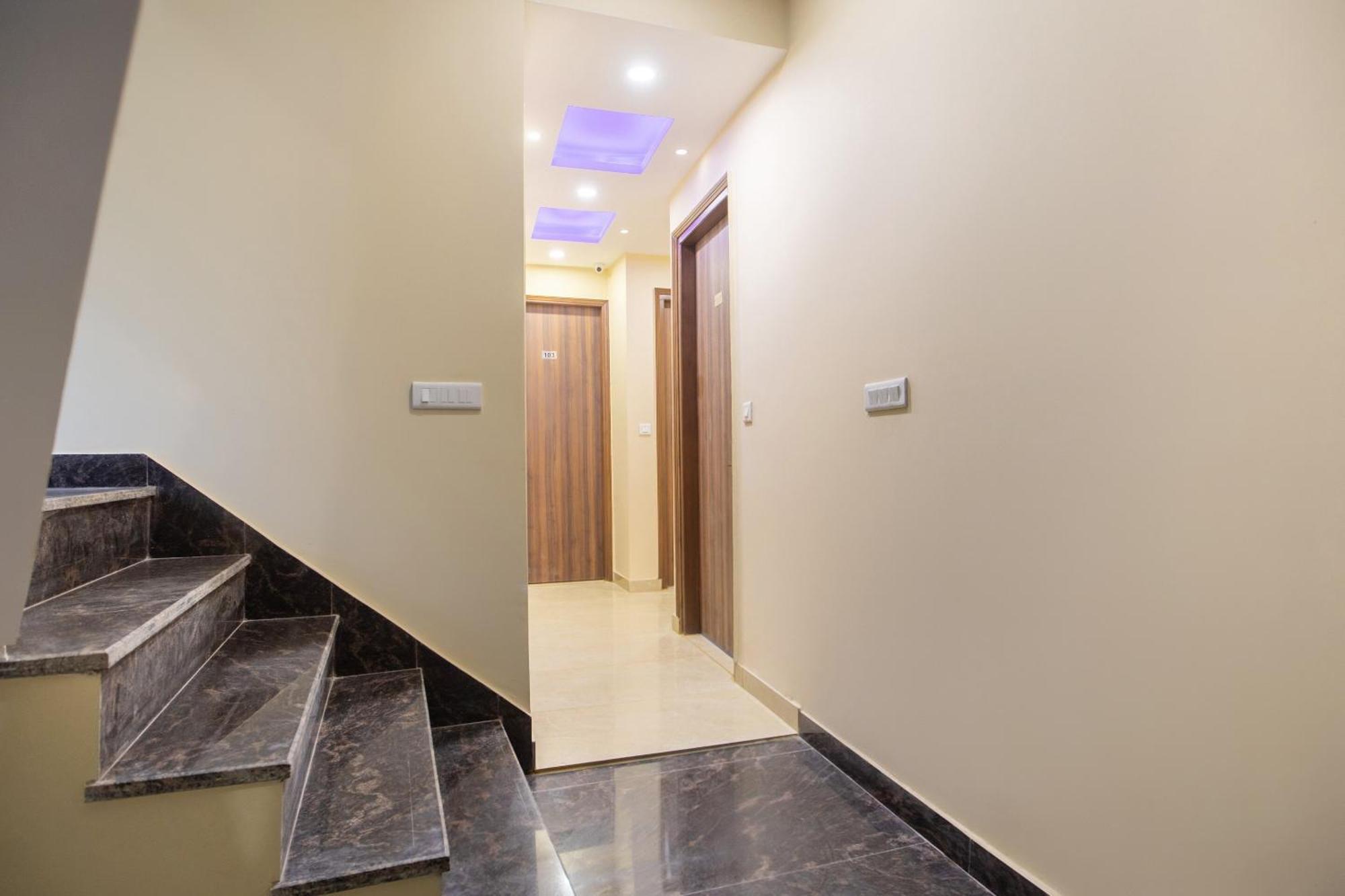 OYO 29932 Hotel R S Plaza New Delhi Exterior foto