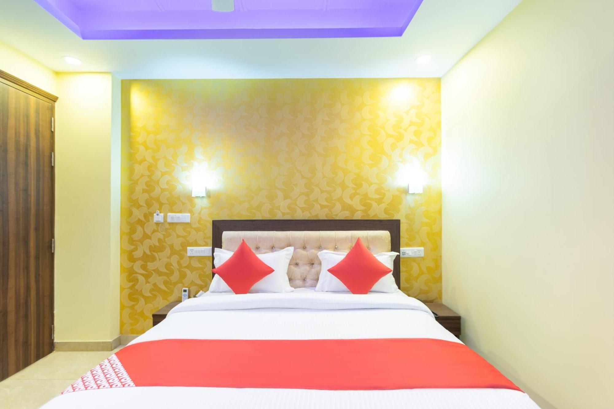OYO 29932 Hotel R S Plaza New Delhi Exterior foto
