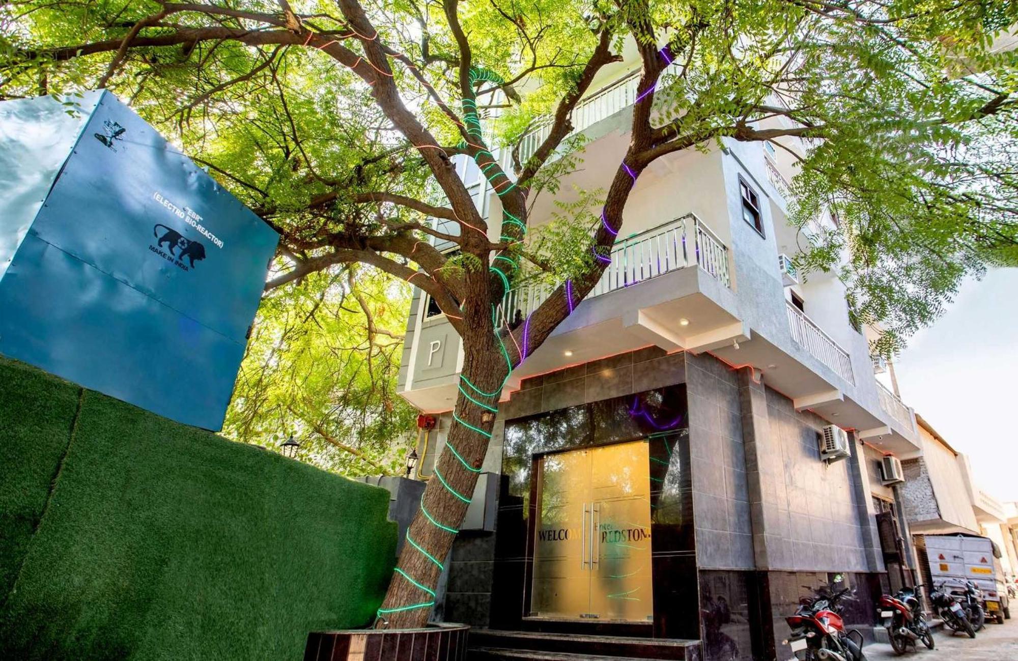 OYO 29932 Hotel R S Plaza New Delhi Exterior foto