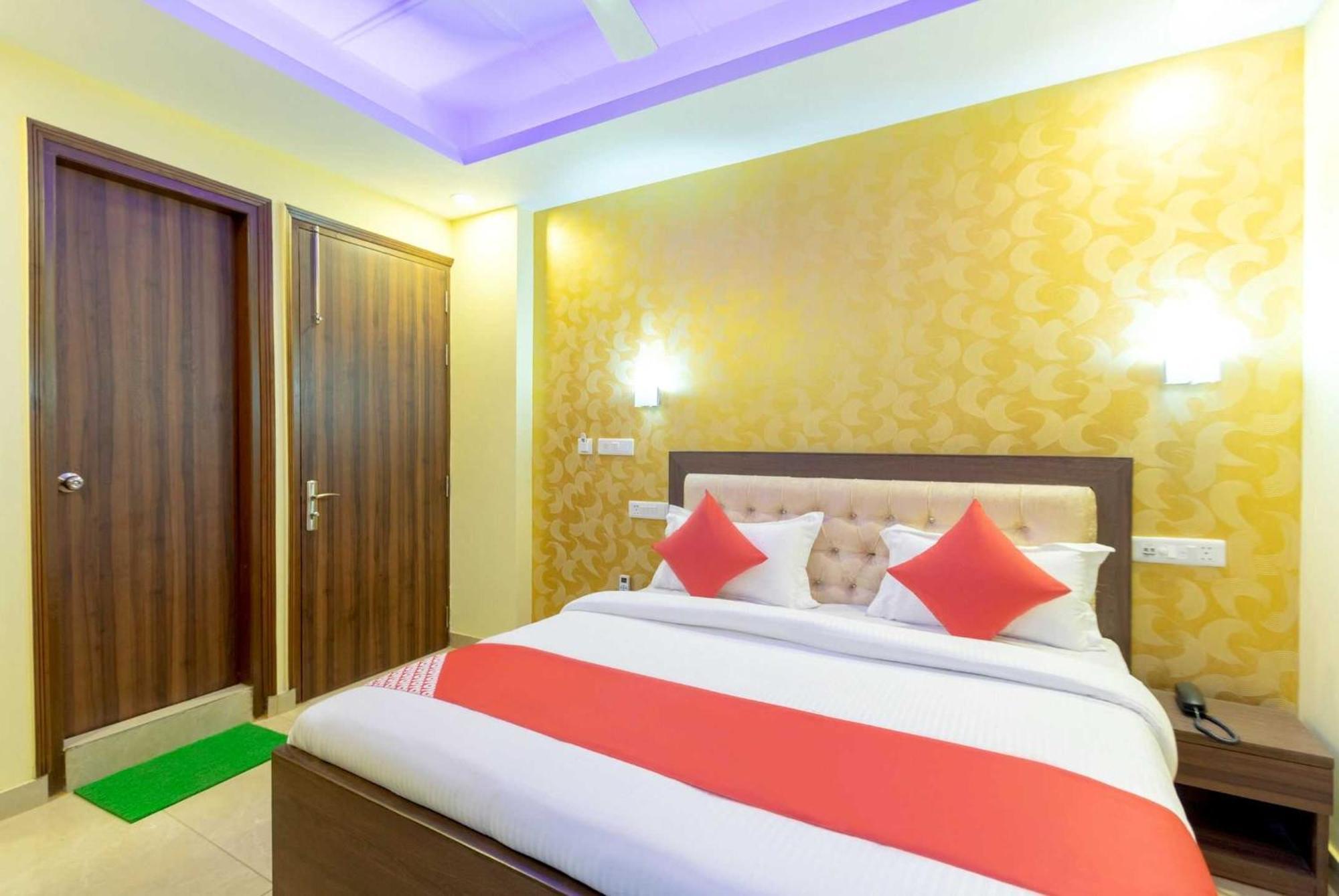 OYO 29932 Hotel R S Plaza New Delhi Exterior foto