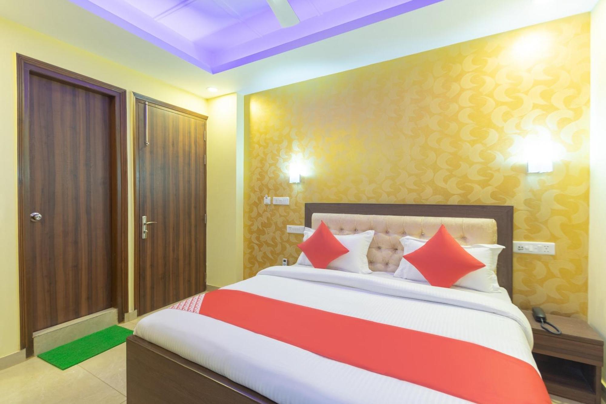 OYO 29932 Hotel R S Plaza New Delhi Exterior foto