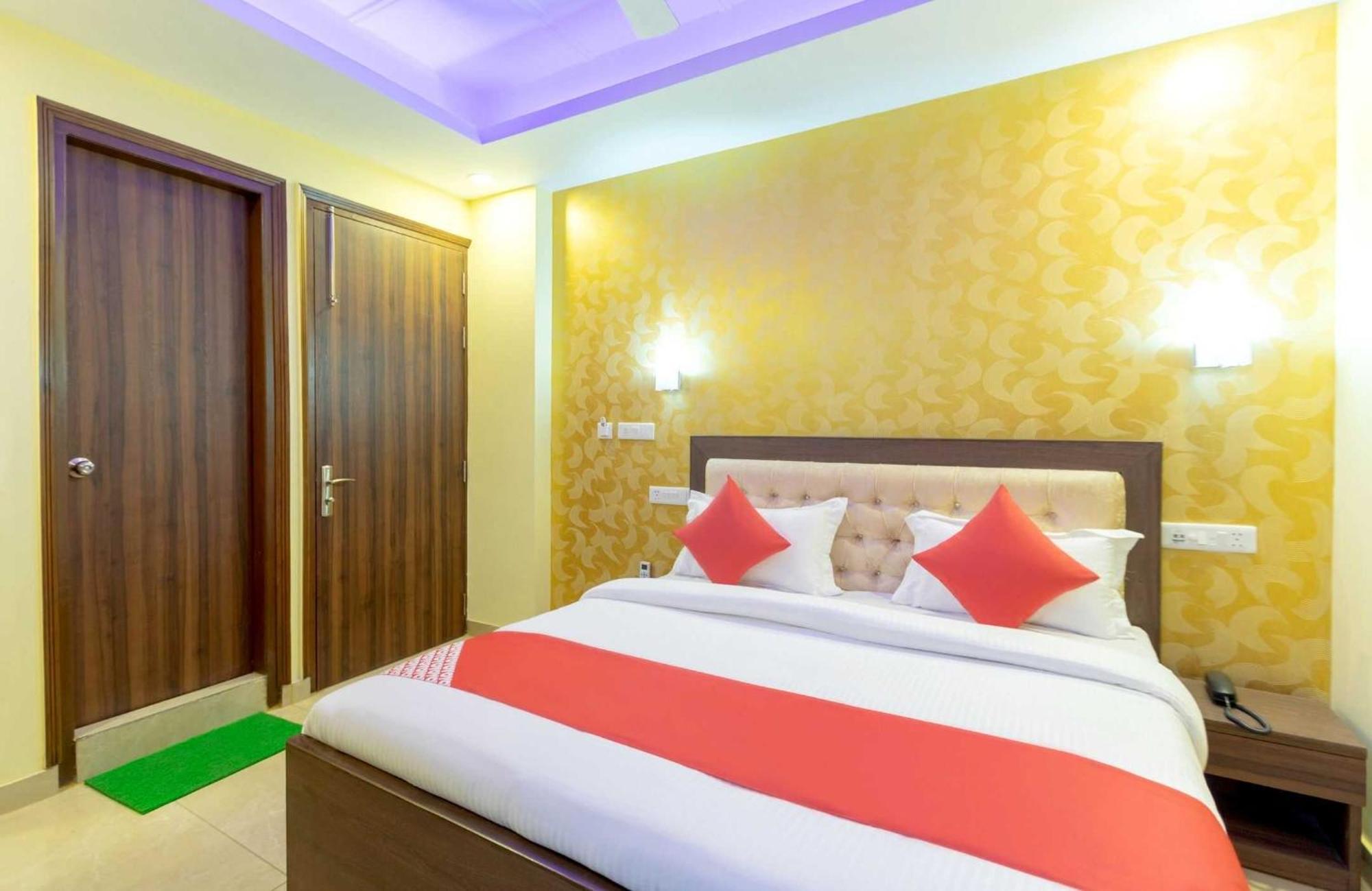 OYO 29932 Hotel R S Plaza New Delhi Exterior foto