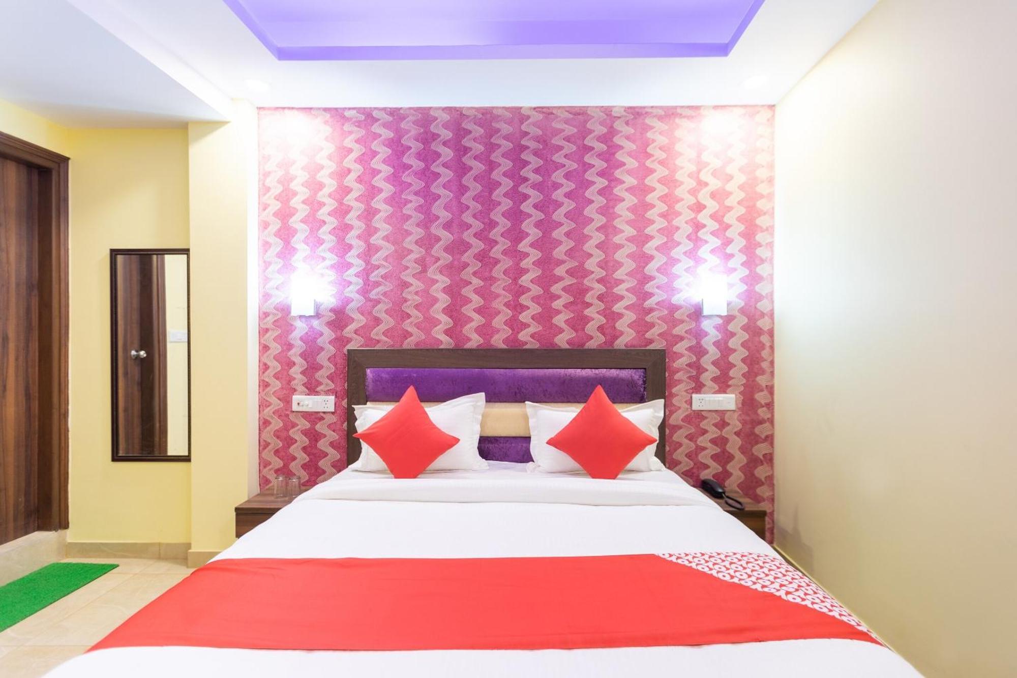 OYO 29932 Hotel R S Plaza New Delhi Exterior foto